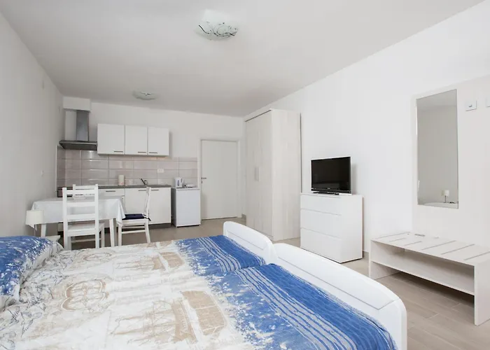 Vero-5 By Interhome Abbázia